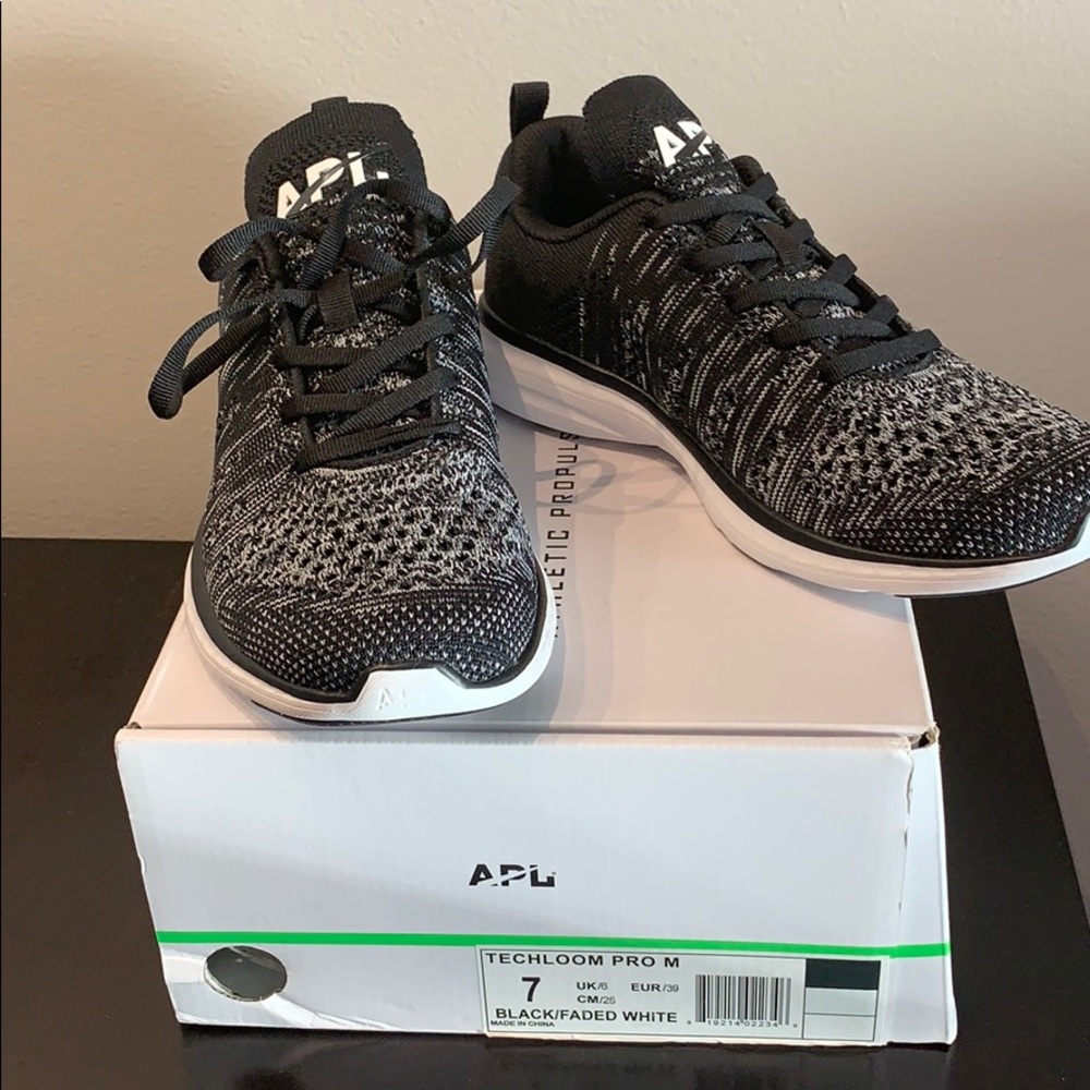 APL Women’s Techloom Pro Sneaker - brand new!